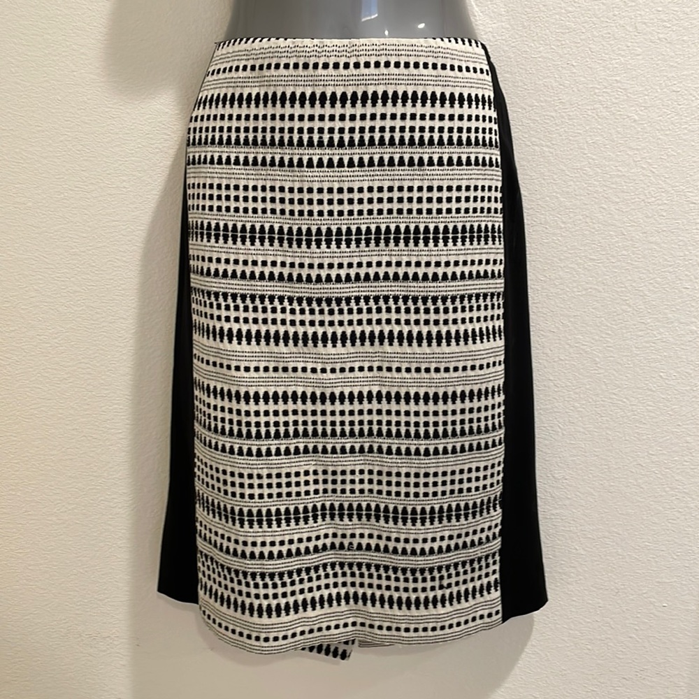 Calvin Klein lined skirt. Size 6